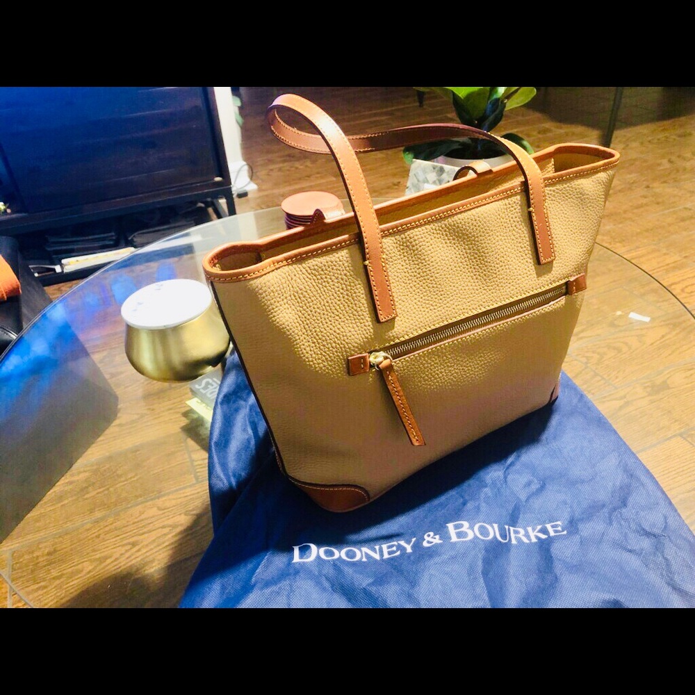 800. NWT Dooney & Bourke Pebble Grain Charleston Tote - Picture 4 of 6